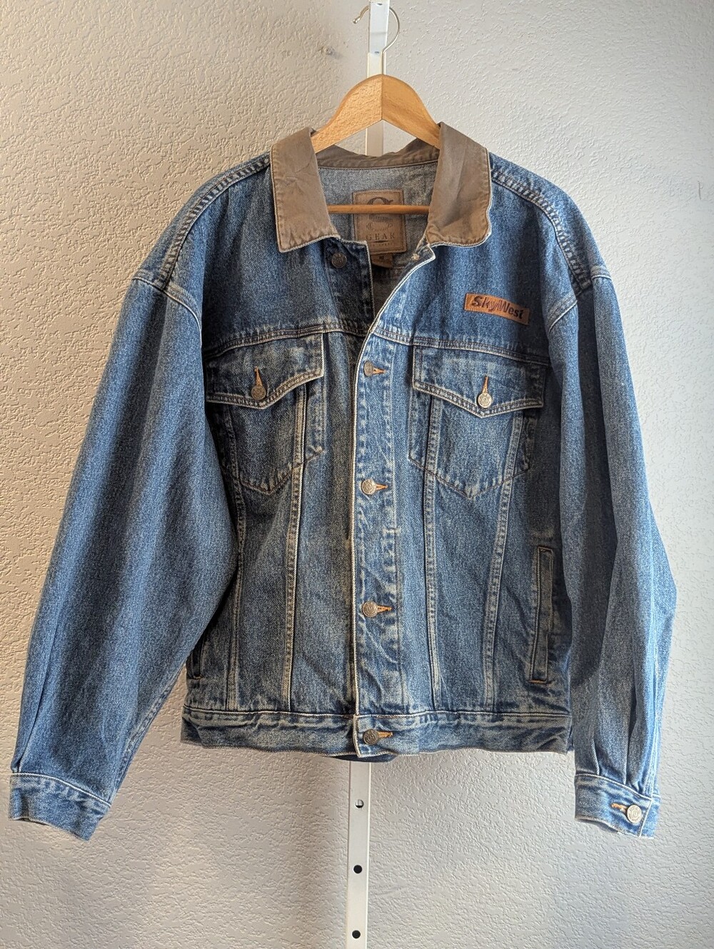 Vintage 90s SkyWest Airlines Denim Jacket Twill Collar Medium Gear for Sports